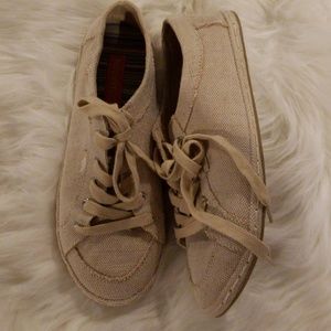 NWOT Rocket Dog Canvas Sneakers